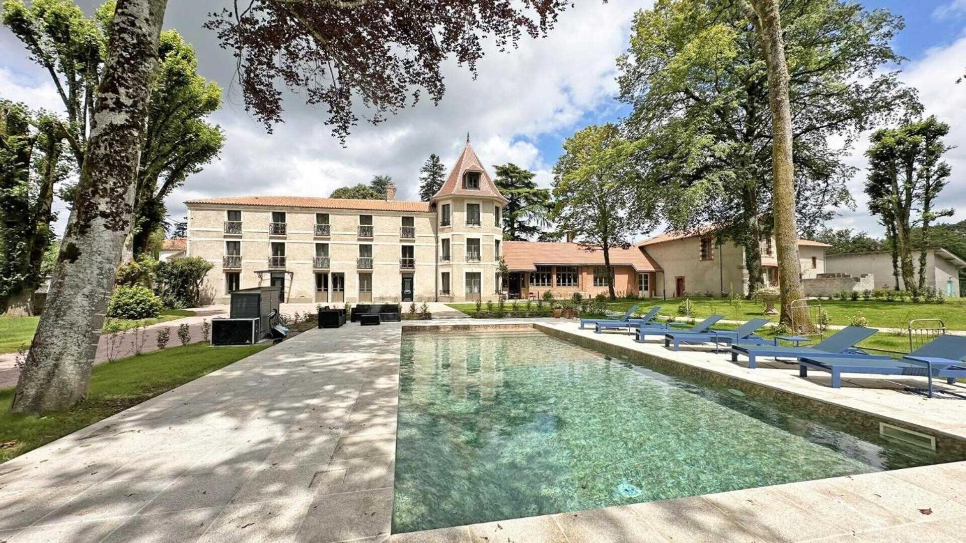 Le Manoir Des Perrieres Rochechouart Exterior foto