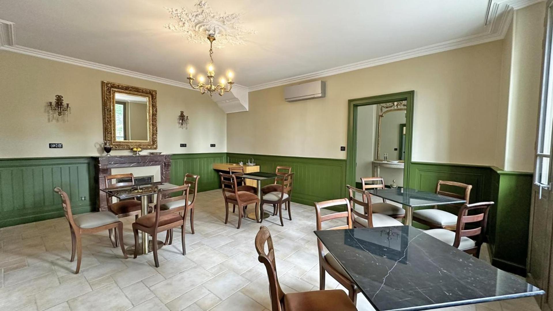 Le Manoir Des Perrieres Rochechouart Exterior foto