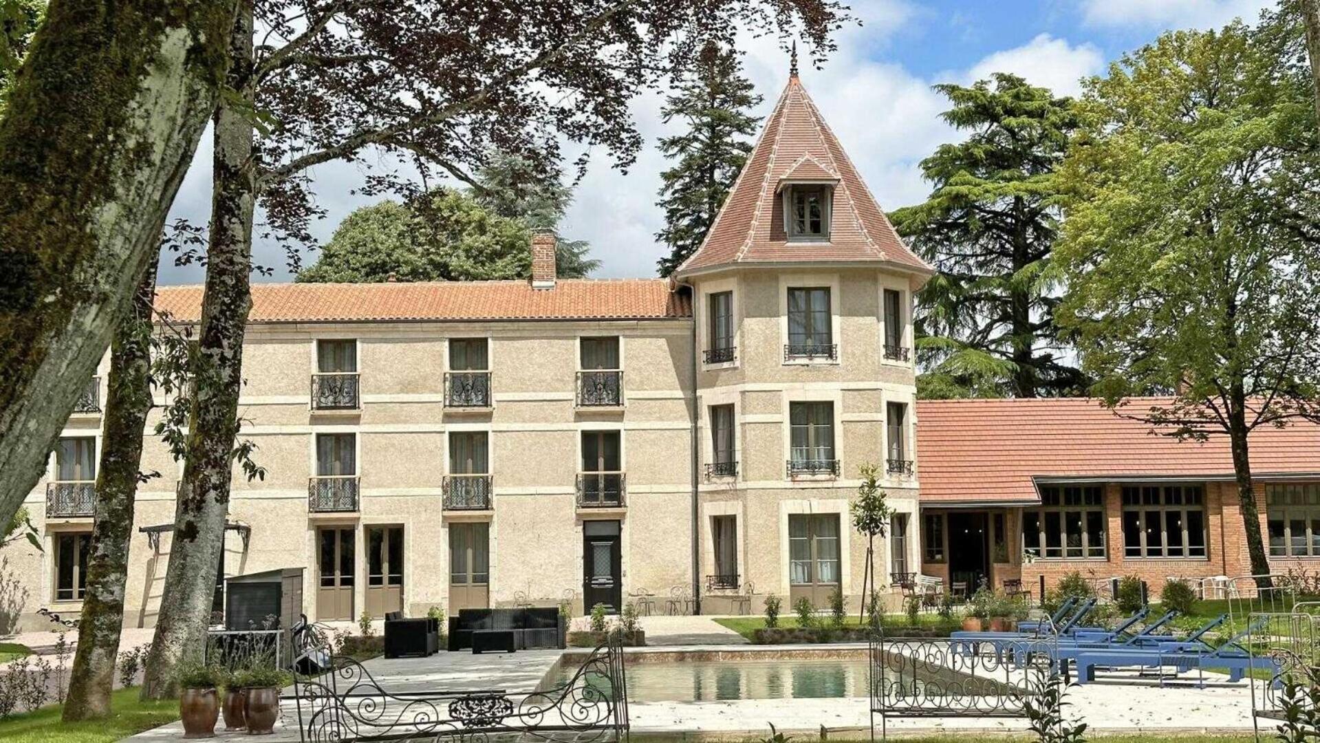 Le Manoir Des Perrieres Rochechouart Exterior foto